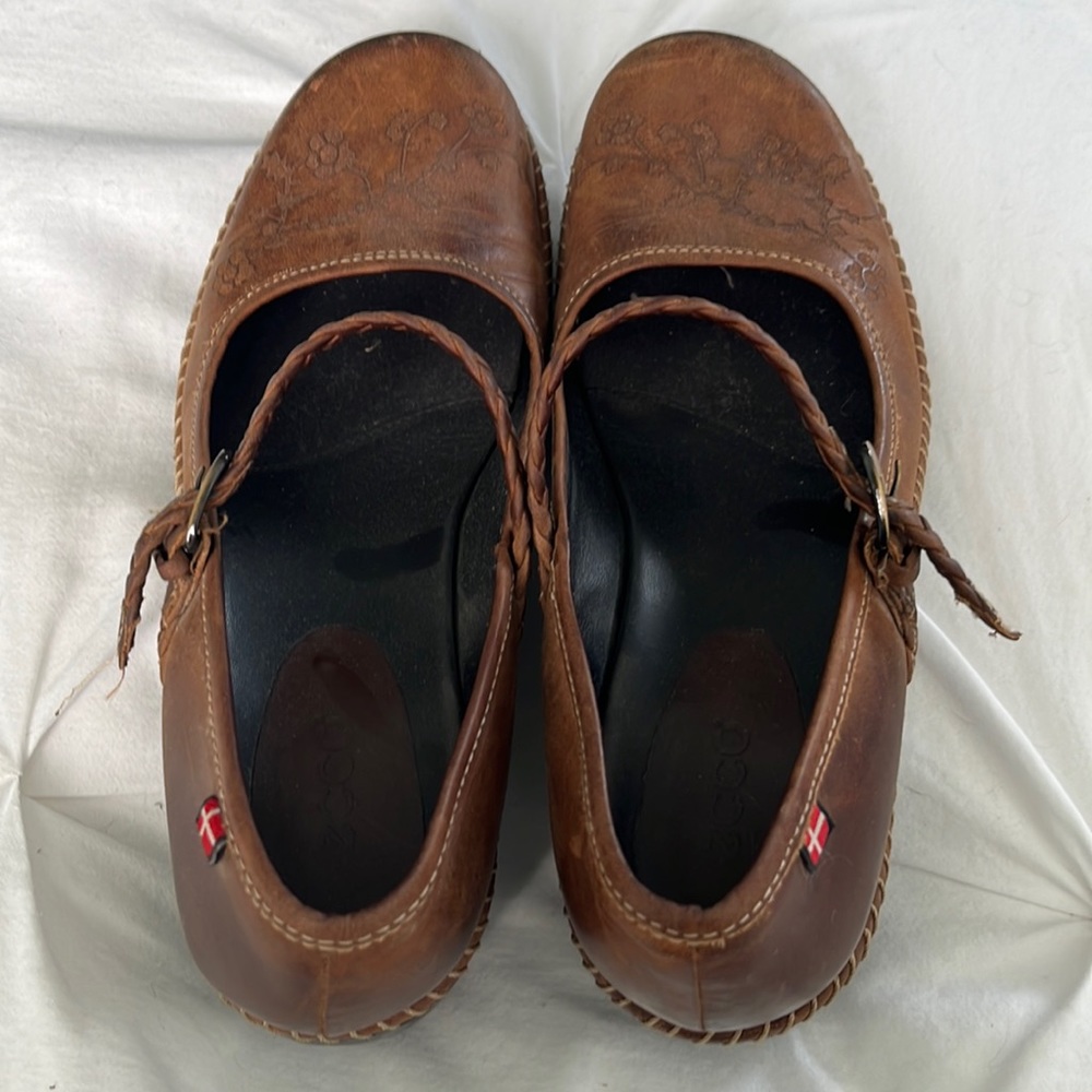 Ecco Mary Jane’s with beautiful etched detailing on toe box.